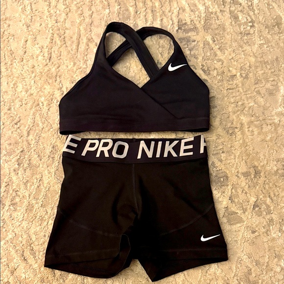Nike Pro Dri-FIT Black Bra and Shorts - Picture 1 of 4
